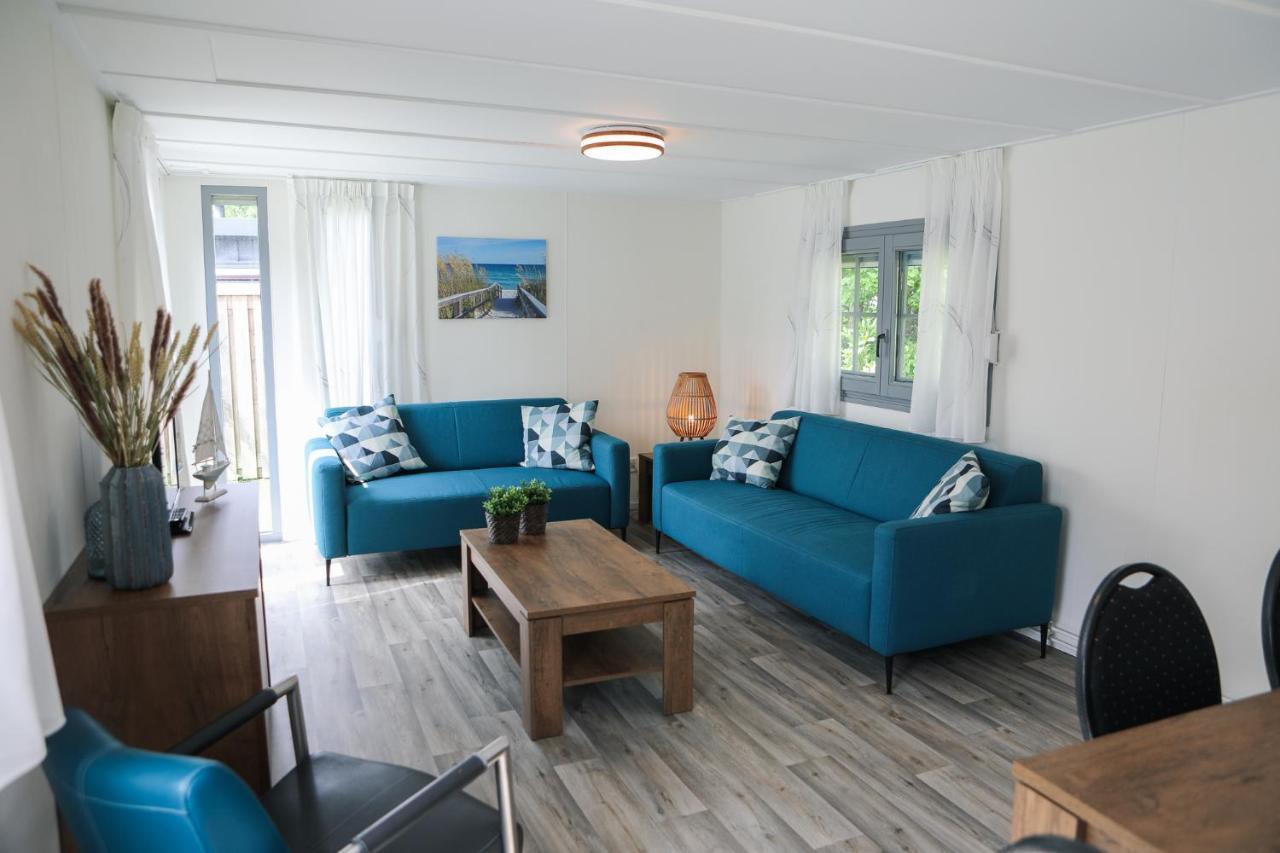 Ruim Chalet In Het Hart Van Zeeland Heinkenszand Екстериор снимка
