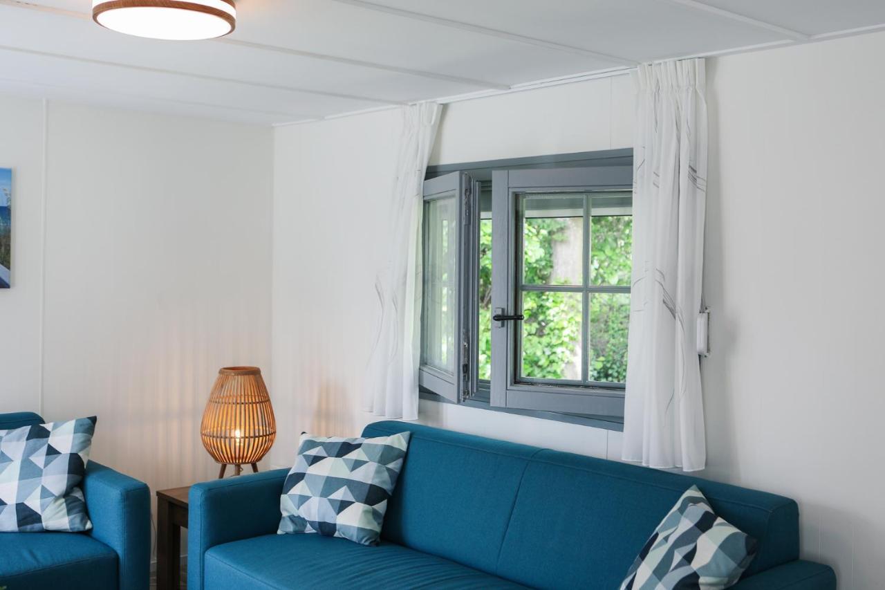 Ruim Chalet In Het Hart Van Zeeland Heinkenszand Екстериор снимка